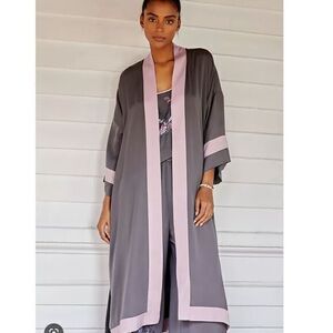 Anthropologie slate gray and pink  embroidered kimono robe Size Xs/Small